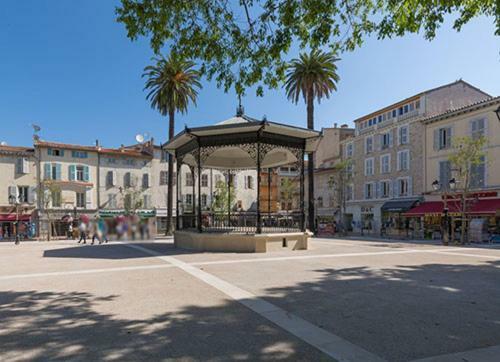 Duplex Fontaine - Appartement Duplex Coeur Vieil Antibes Old City Marche Provencal ภายนอก รูปภาพ